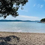 Κάμπινγκ Iris Homes 4*