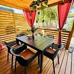Κάμπινγκ Iris Homes Biograd Na Moru