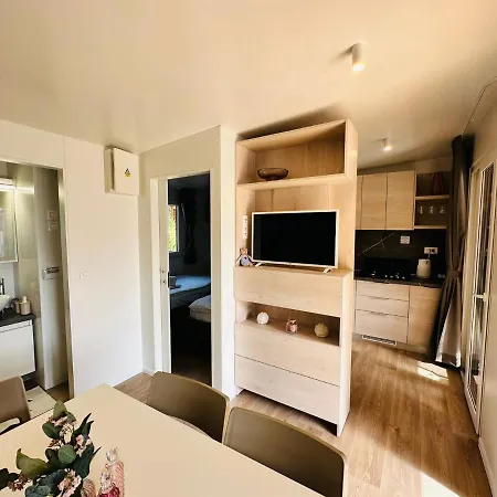 Кемпинг Iris Homes 4*