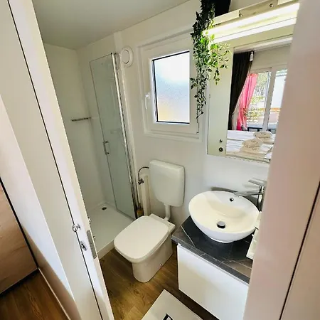 Iris Homes Кемпинг