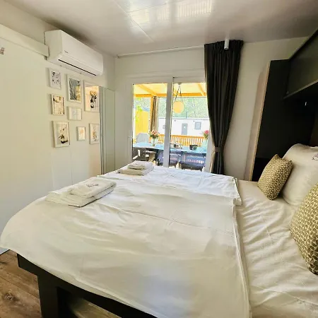 Iris Homes 4*