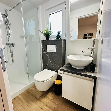 Iris Homes Биоград-на-Мору