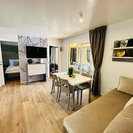 Iris Homes 营地