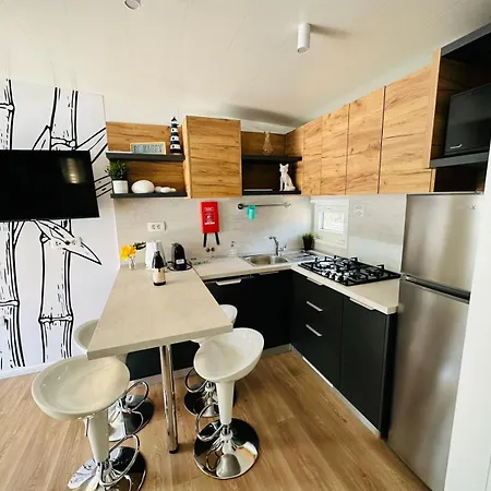 Кемпинг Iris Homes Биоград-на-Мору