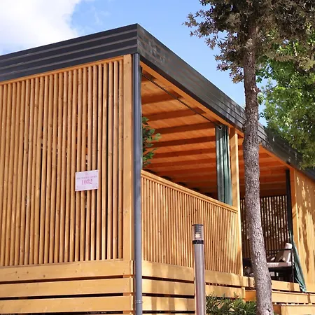 Iris Homes 4* ביוגראד נה מורו
