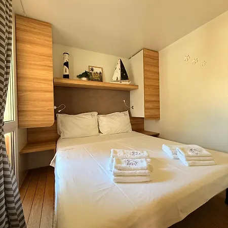 营地 Iris Homes 比奥格勒·纳·莫鲁