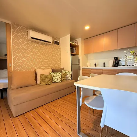 Iris Homes 4*