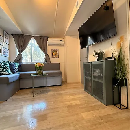 Кемпинг Iris Homes Биоград-на-Мору