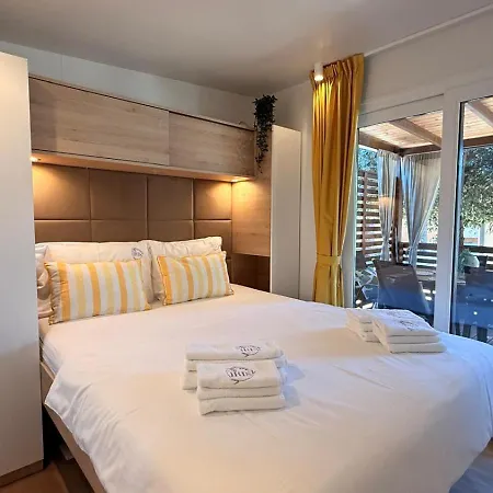 营地 Iris Homes 比奥格勒·纳·莫鲁