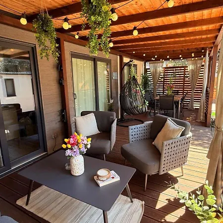 Iris Homes Кемпинг