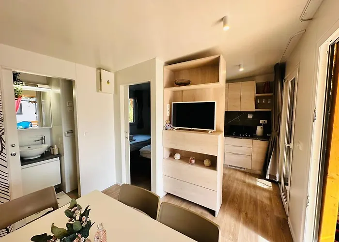 Kamp alanı Iris Homes 4*