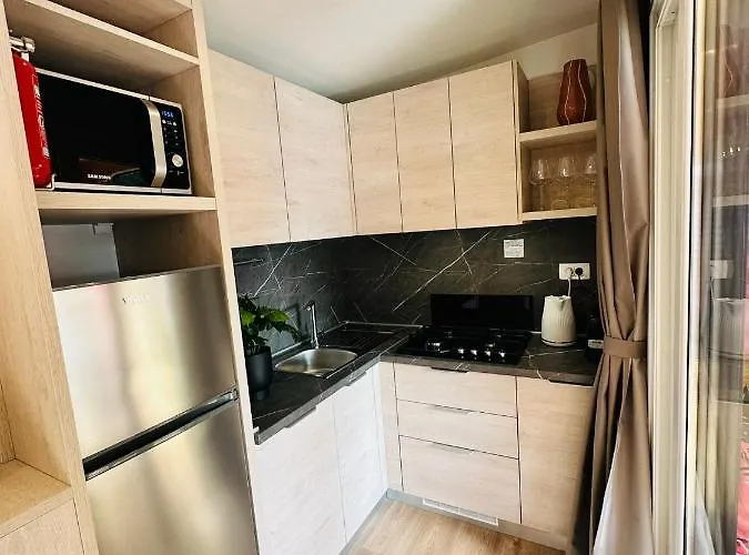 Iris Homes 4*