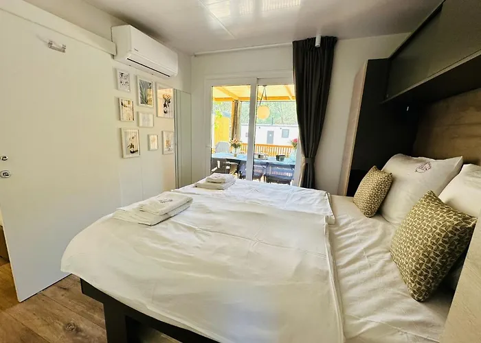 Iris Homes 4*