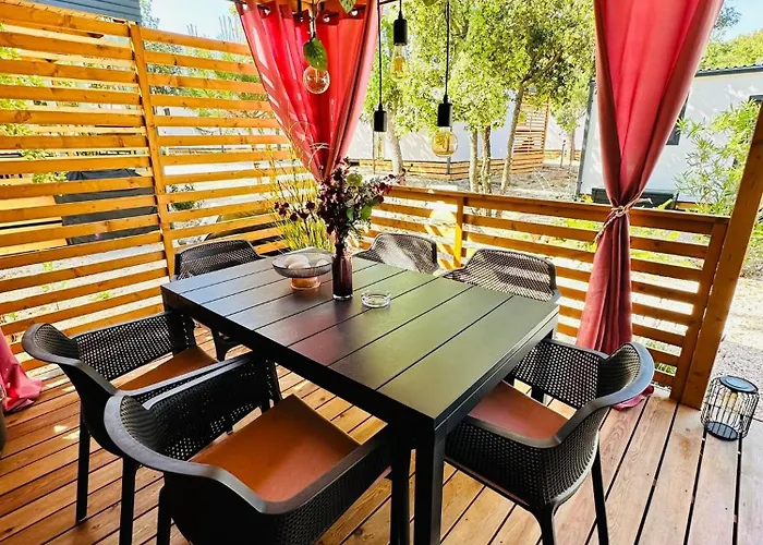 Kamp alanı Iris Homes Biograd Na Moru