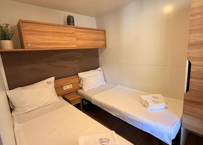 Kamp alanı Iris Homes Biograd Na Moru
