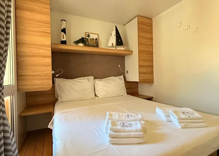 Kamp alanı Iris Homes Biograd Na Moru