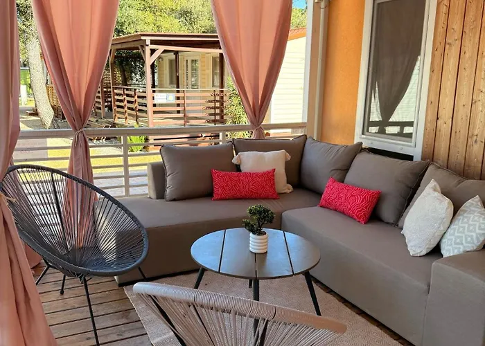 Kamp alanı Iris Homes Biograd Na Moru