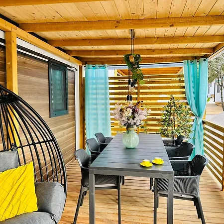 Iris Homes Κάμπινγκ 4*