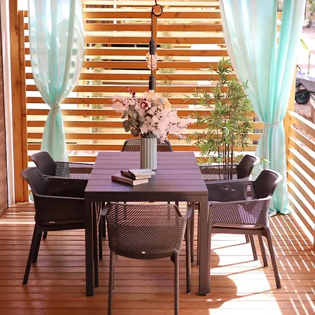 Iris Homes Κάμπινγκ 4*