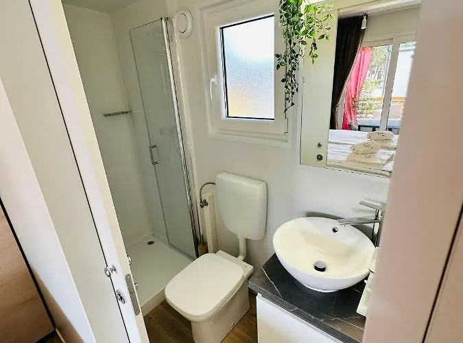 Iris Homes Κάμπινγκ