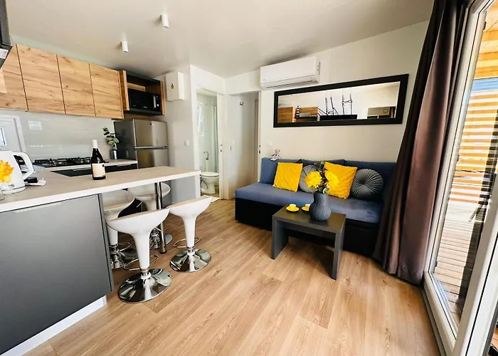 Κάμπινγκ Iris Homes Biograd Na Moru