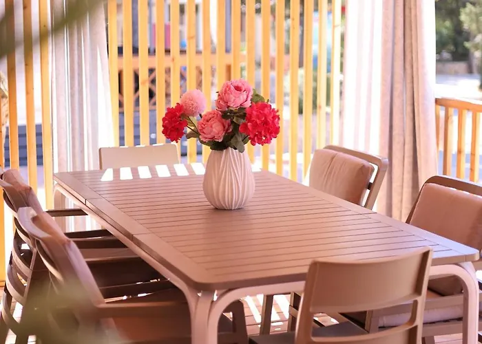 Iris Homes Κάμπινγκ