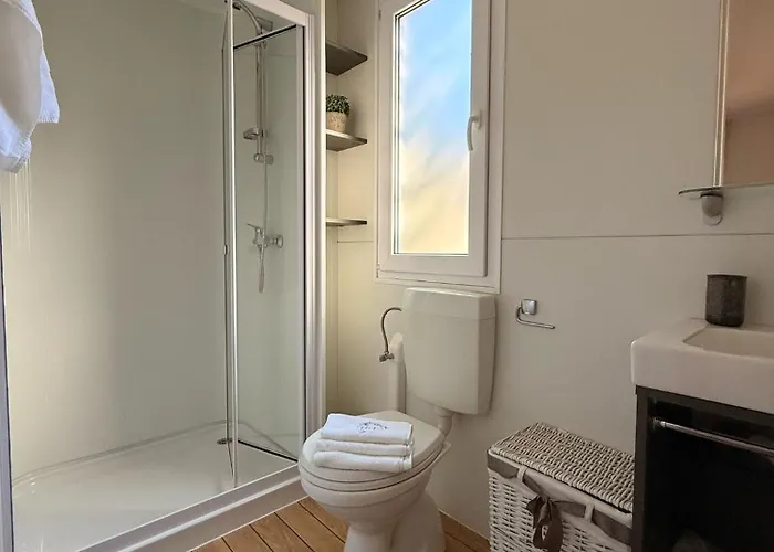 Iris Homes Κάμπινγκ 4*